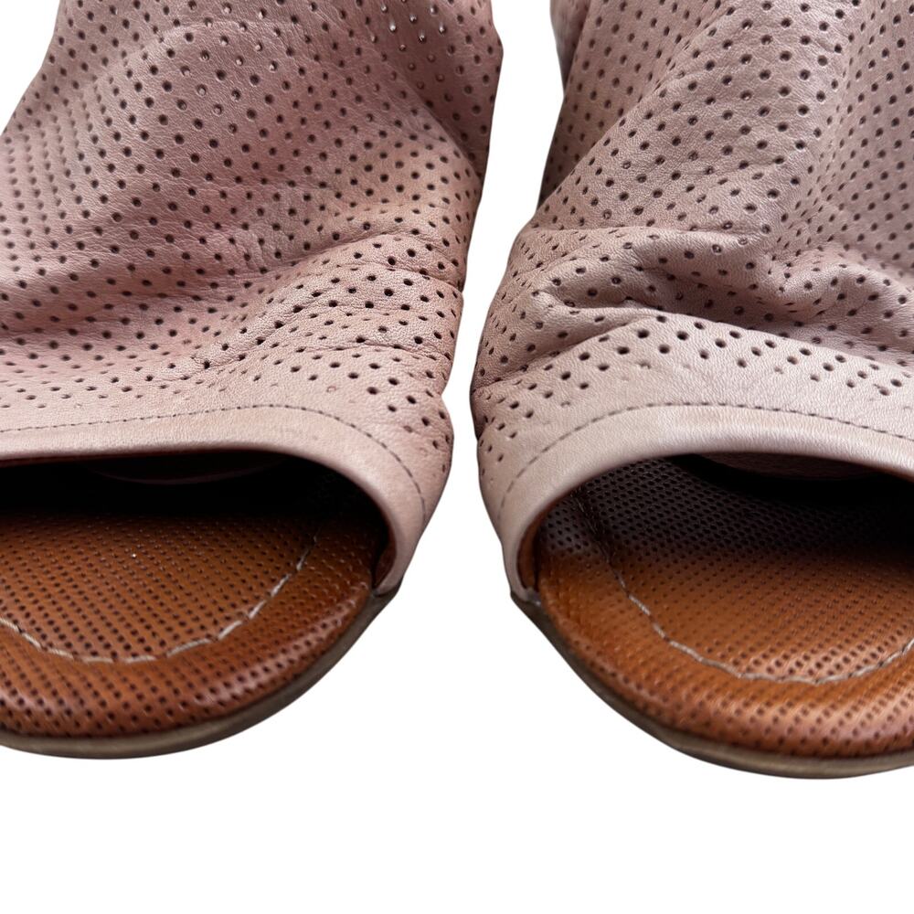 Sheridan Mia Blush Pink Perforated Buttery Soft Leather Women's Size 38/US 7.5 - Picture 3 of 8
